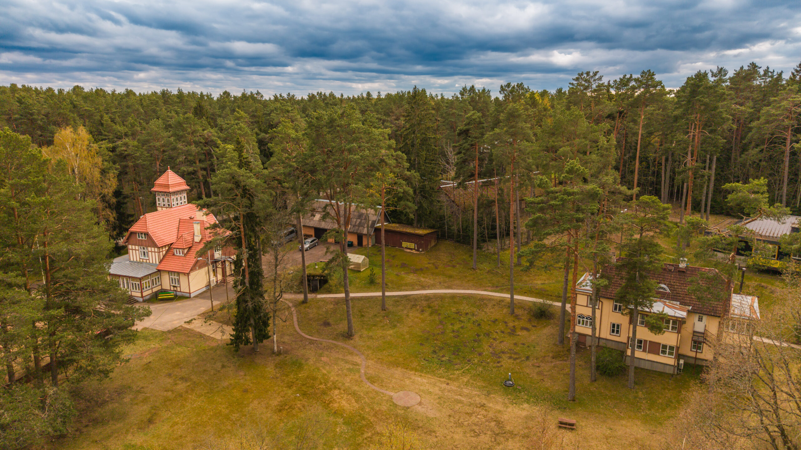 ELVA LINNA LASTEAED JÄRVE