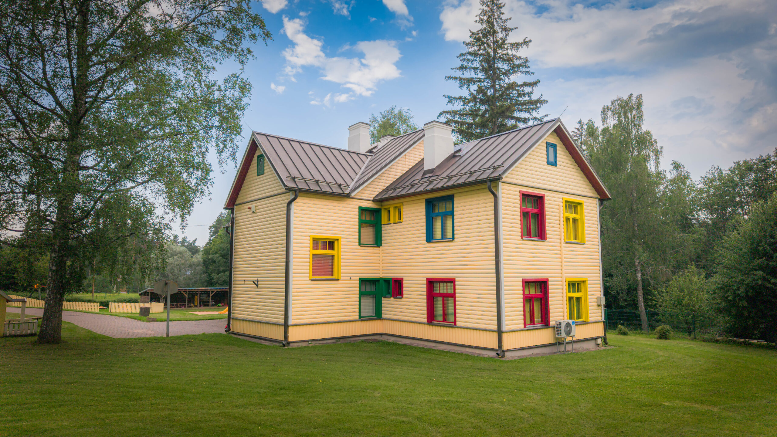 ELVA LINNA LASTEAED PEEDU