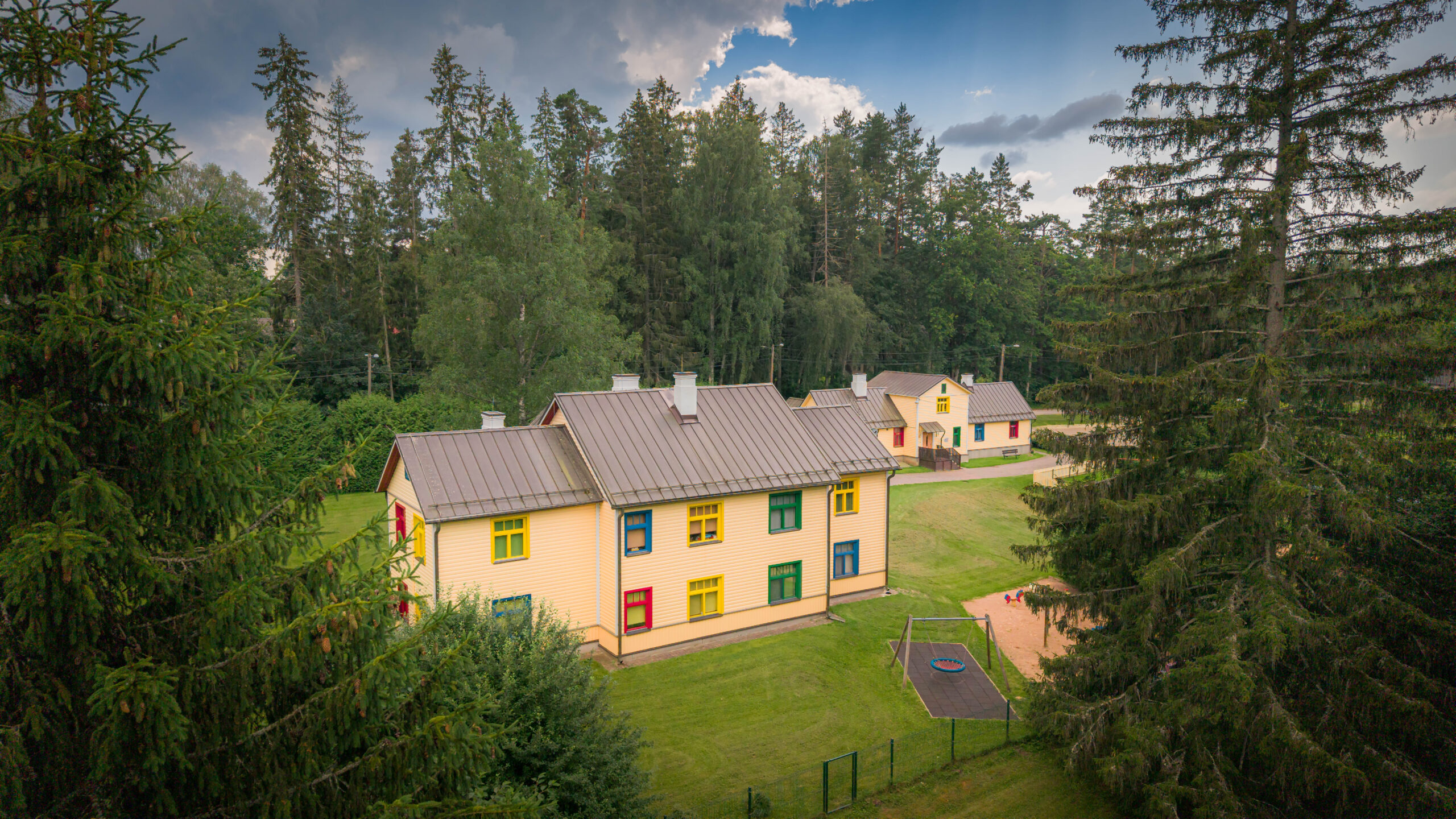 ELVA LINNA LASTEAED PEEDU